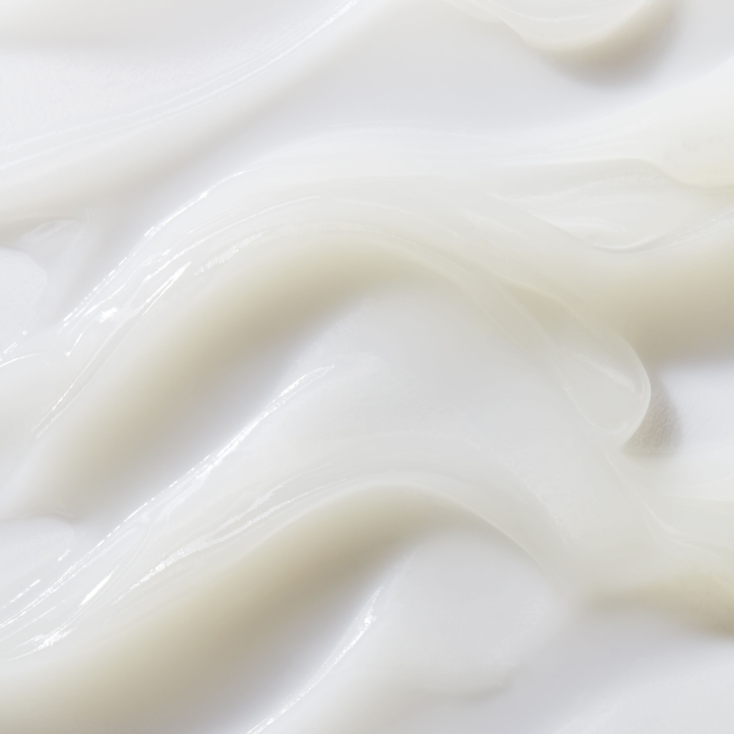 كليرلي كوريكتيف لتفتيح وتنعيم البشرة وترطيبها