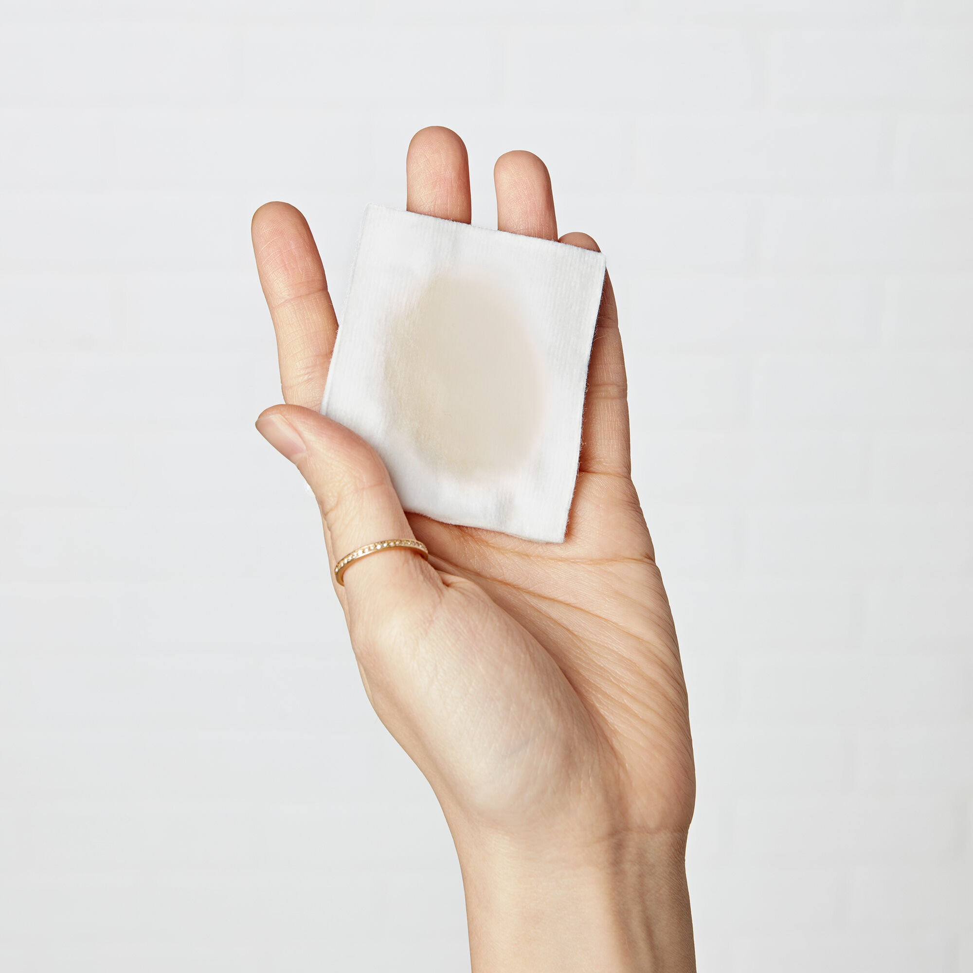 تونر بخلاصة الآذريون العشبي