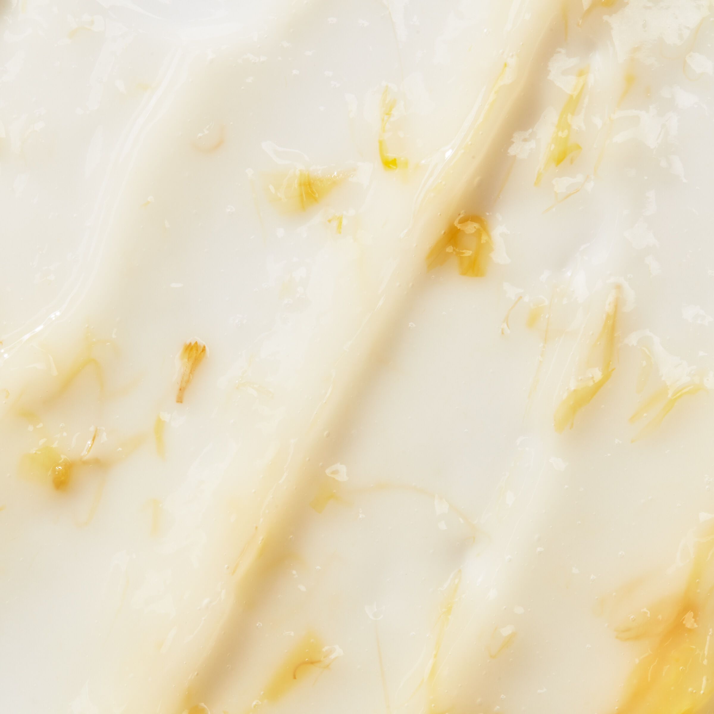 ماسك الكاليندولا المهدئ المُعزَّز ببتلات الزهور